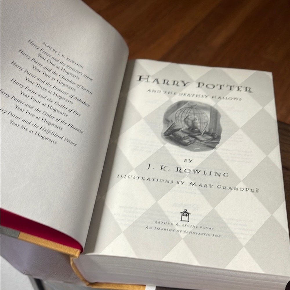 Harry Potter and the Deathly Hallows Hard Cover Book - Picture 8 of 9